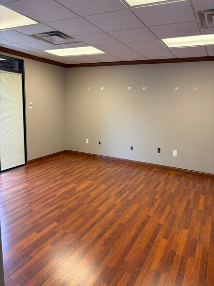 More Photos Of 533 High Suite 1 st, Bowling Green Office For Lease