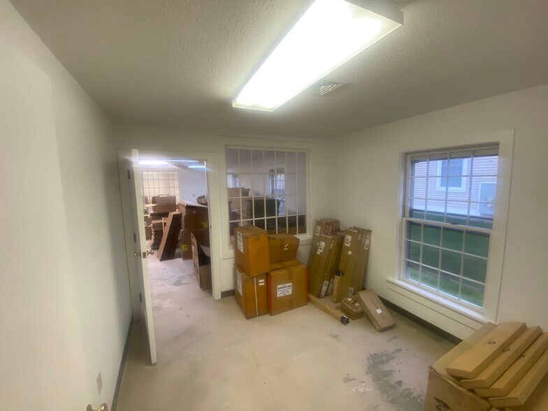 More Photos Of 31 Old Nashua Rd, Amherst Office For Sale