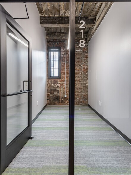 More Photos Of 1533 Lewis St, Indianapolis Coworking Space