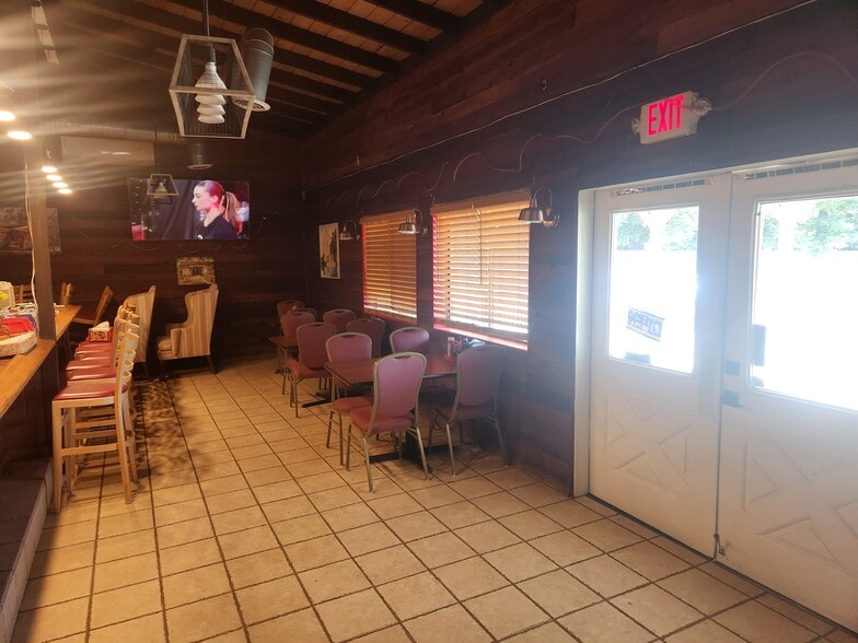 More Photos Of 7998 W Highway 12, Wallace Restaurant For Sale