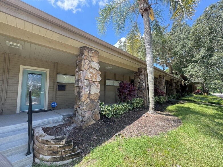 More Photos Of 911-917 S Parsons Ave, Brandon Office For Lease