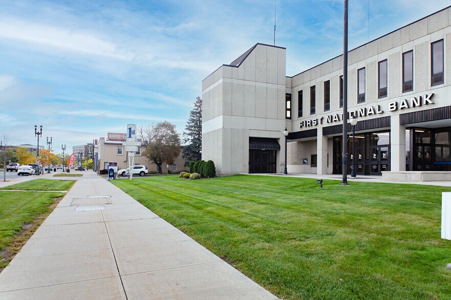 Primary Photo Of 120 Erie Blvd, Schenectady Bank For Lease