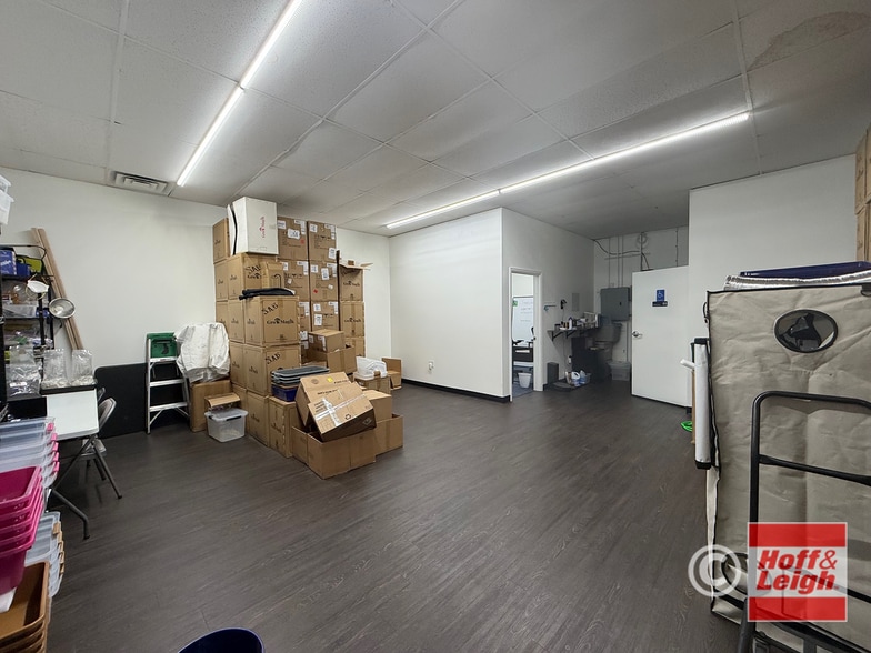 More Photos Of 4011-4035 S Broadway St, Englewood Unknown For Lease