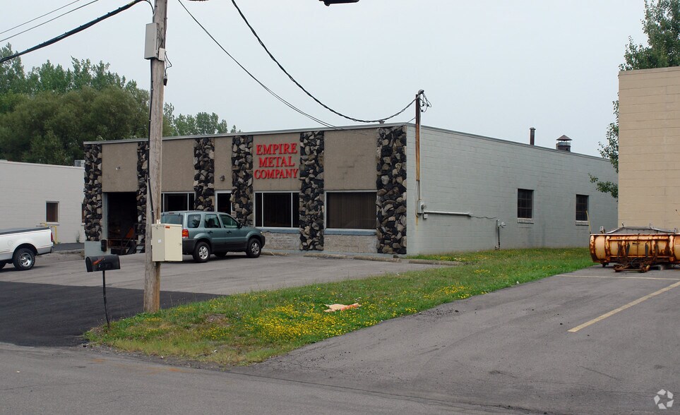 More Photos Of 6800 Newbrook Ave, East Syracuse Flex For Lease