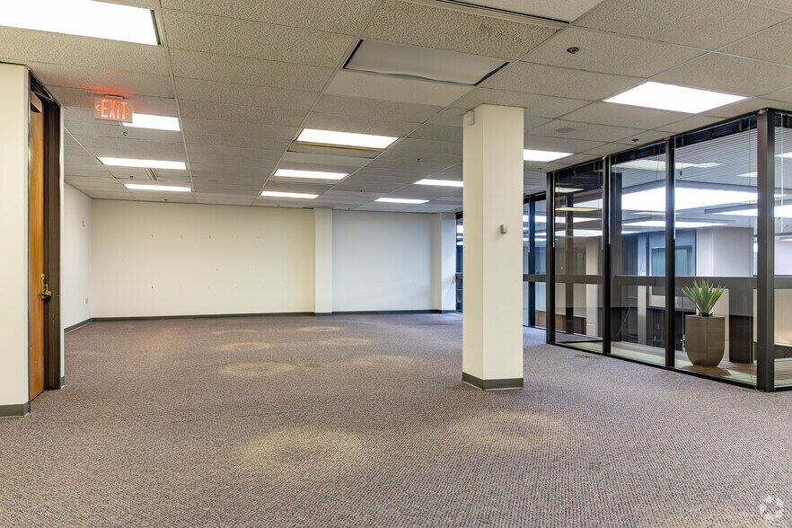 More Photos Of 100 E Campus View Blvd, Columbus Office For Lease