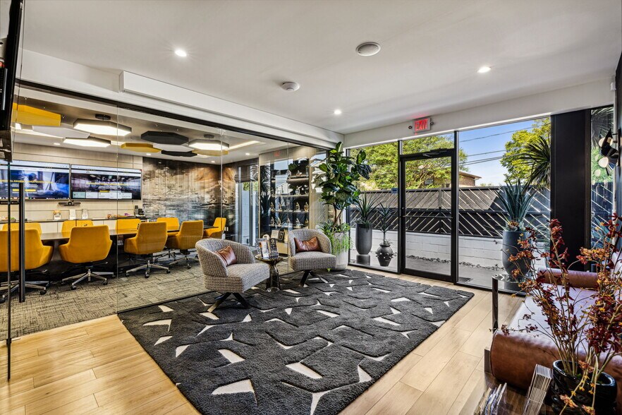 More Photos Of 5703-5705 Edgemoor Dr, Houston Warehouse For Sale