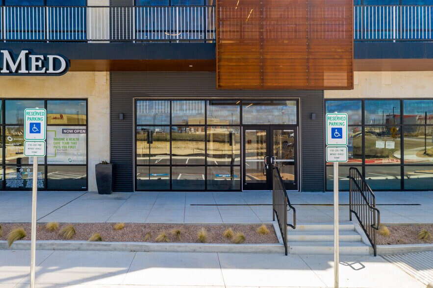 More Photos Of 165 Hargraves Dr, Austin Storefront Retail Office For Lease