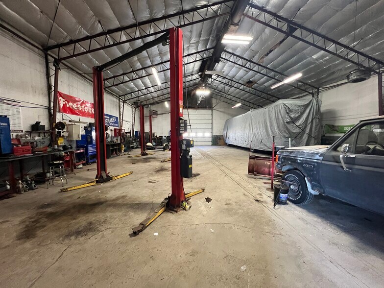 More Photos Of 410 E Chatham St, Metamora Industrial For Sale