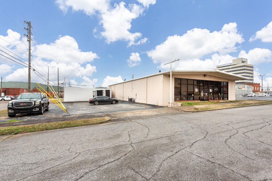 More Photos Of 702 Wilmer Ave, Anniston Office For Sale