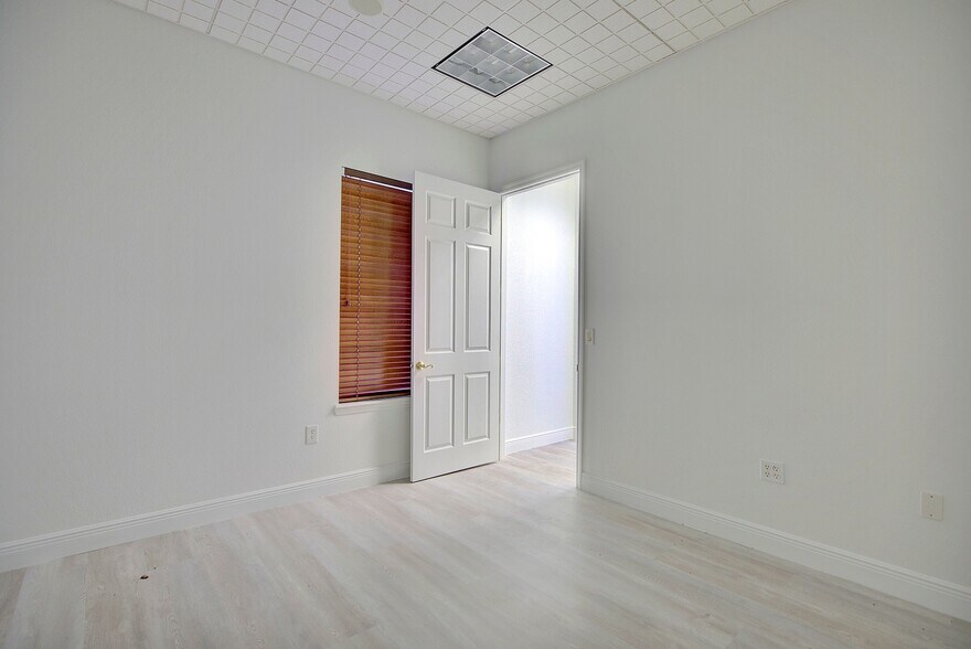 More Photos Of 2153 US Highway 27 S, Sebring Office For Sale