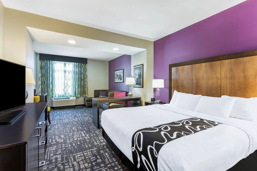 More Photos Of 1314 W Interstate 20, Monahans Hotel For Sale