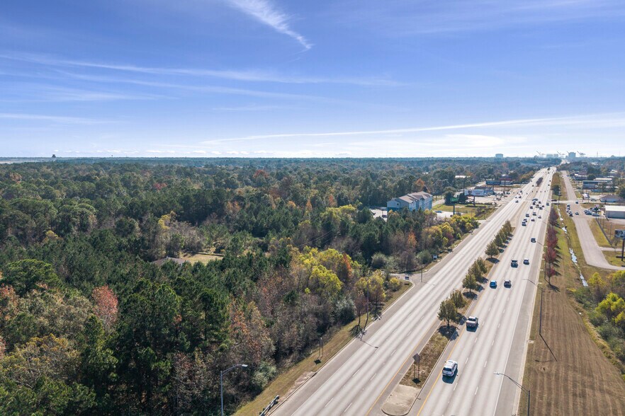 More Photos Of 15237 Russell Blvd, Gulfport Auto Salvage Facility For Sale
