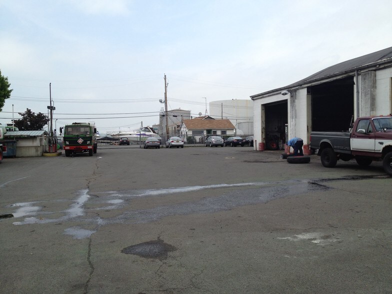 More Photos Of 23 Grassy Point Rd, Stony Point Contractor Storage Yard For Lease