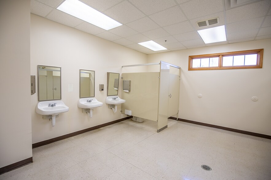 More Photos Of 86 Coraopolis Rd, Coraopolis Medical For Sale