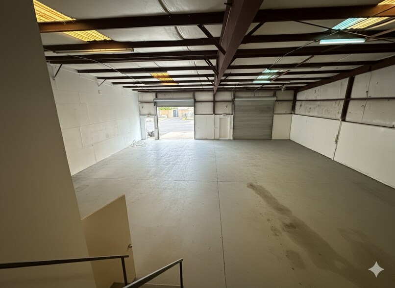 More Photos Of 401 Enterprise St, Ocoee Industrial For Lease