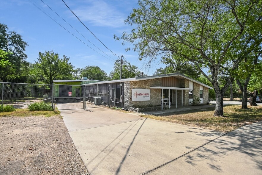 Primary Photo Of 1701 Evergreen Ave, Austin Light Distribution For Lease