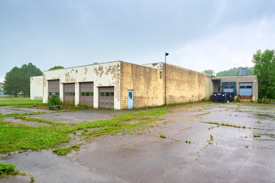 More Photos Of 352 Center St, Caledonia Manufacturing For Sale