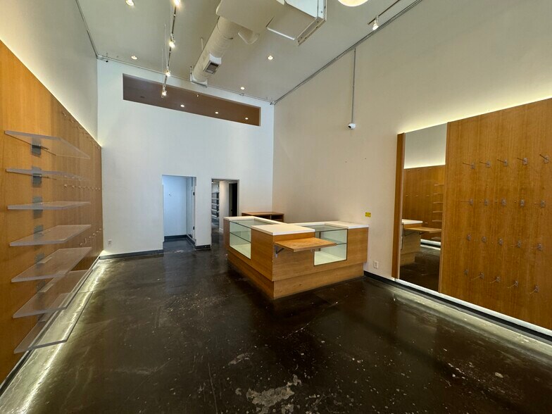 More Photos Of 449-451 N Fairfax Ave, Los Angeles Storefront For Lease