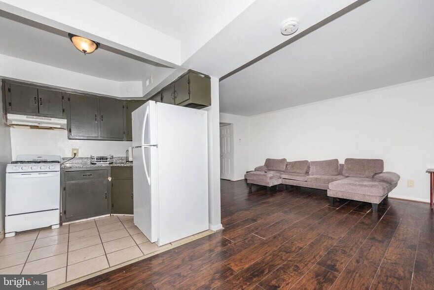 More Photos Of 1911 W Baltimore St, Baltimore Apartments For Sale
