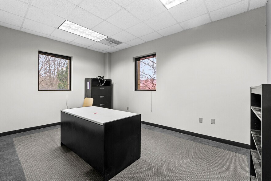 More Photos Of 7200 Highway 150, Greenville Office For Sale