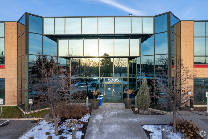 More Photos Of 5705 Cancross Ct, Mississauga Office For Sale