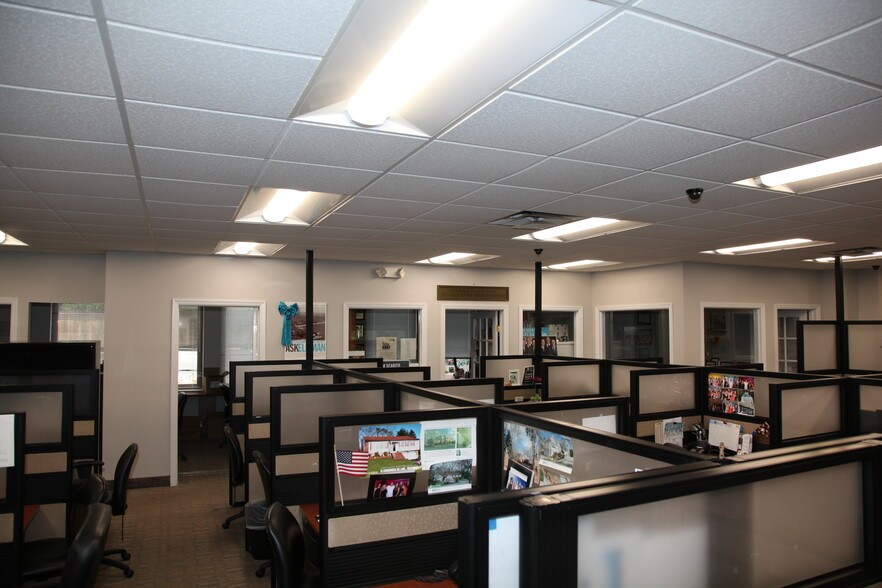 More Photos Of 996 W Jericho Tpke, Smithtown Office For Lease