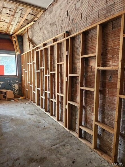 More Photos Of 211 E Central Ave, Benld Office For Sale