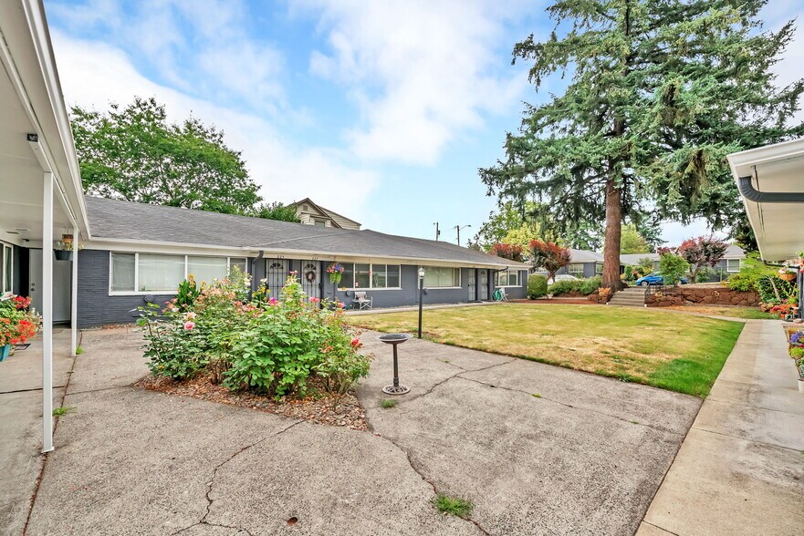 More Photos Of 206-240 NE 66th Ave, Portland Apartments For Sale