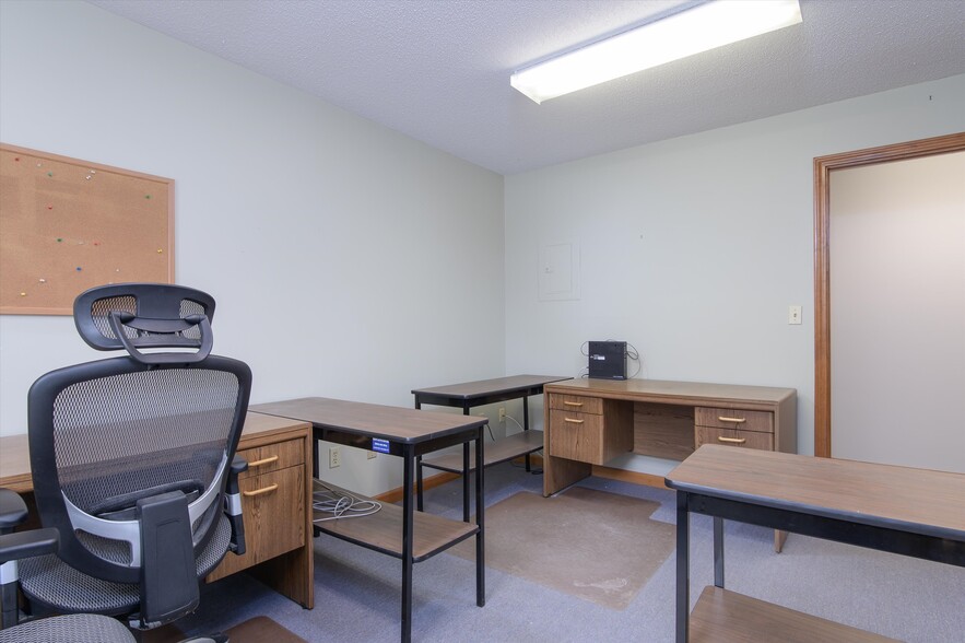 More Photos Of 156 Main St, Ludlow Office For Sale