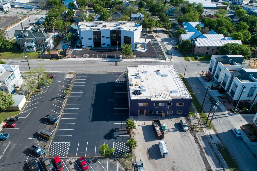 More Photos Of 222 W Cypress St, San Antonio Medical For Lease