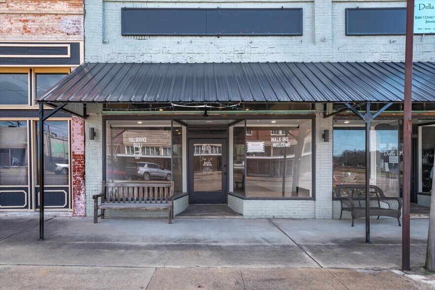 More Photos Of 106 N Main St, Grand Saline Storefront For Sale