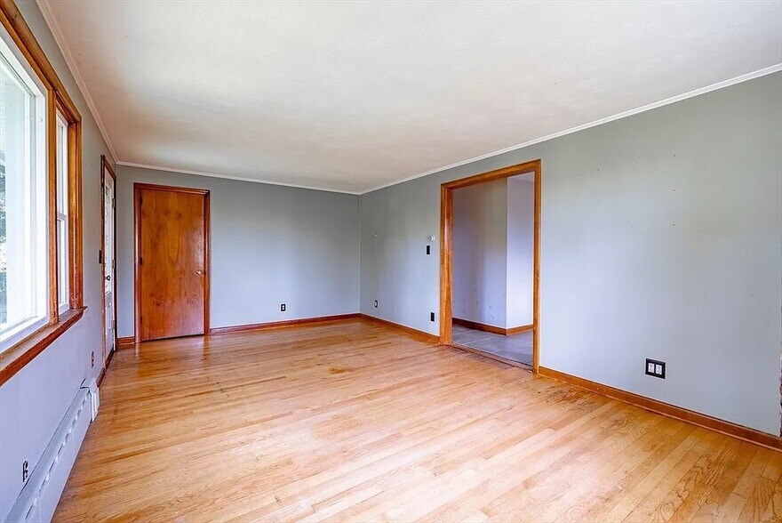 More Photos Of 95 Baskin Dr, Chicopee Office Residential For Sale
