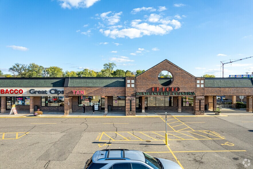 More Photos Of 9141-9175 S Highway Dr, Circle Pines Storefront For Lease