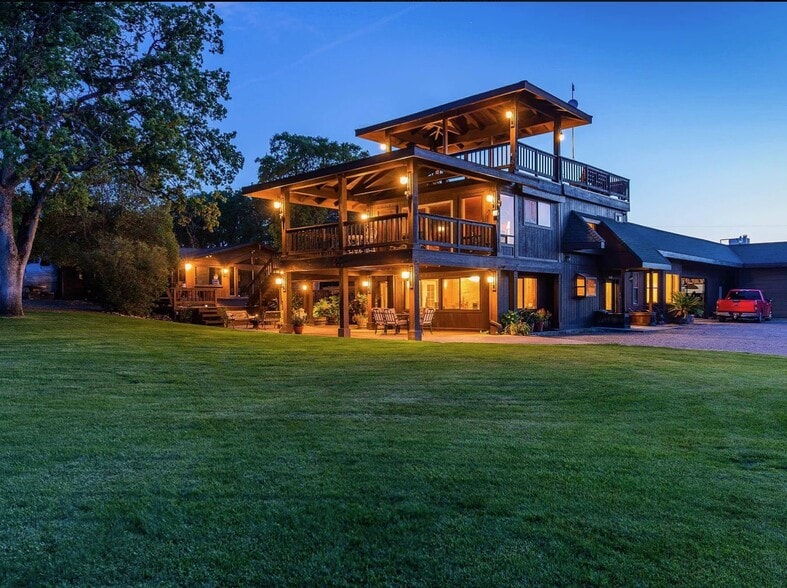 More Photos Of 13279 Roadrunner Loop, Red Bluff Airplane Hangar For Sale