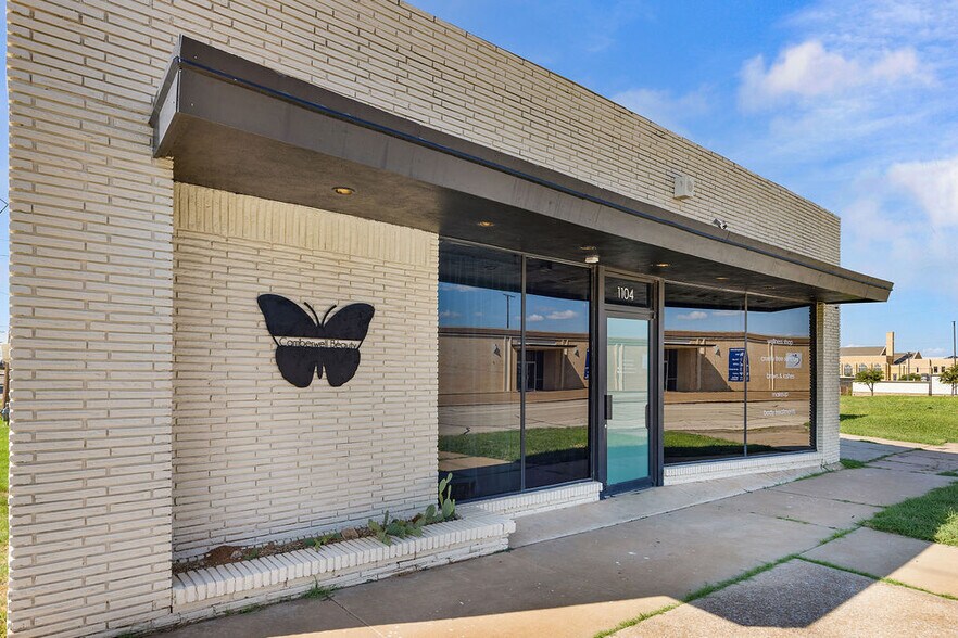 Primary Photo Of 1104 11th St, Wichita Falls Storefront Retail Office For Sale