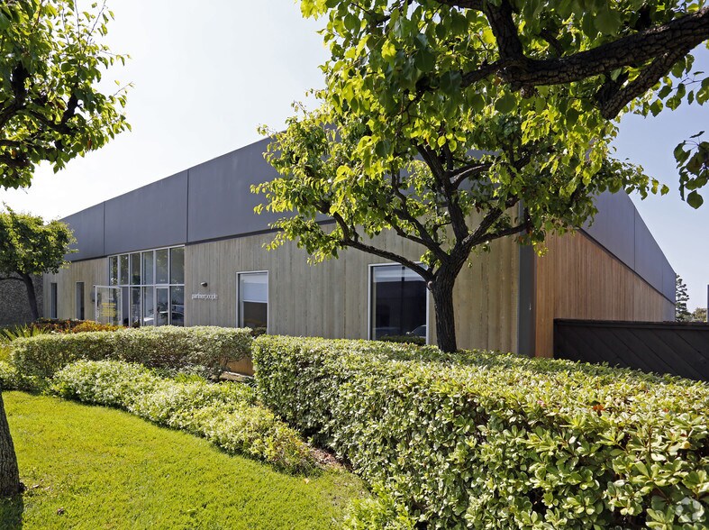 More Photos Of 3190 Airport Loop Dr, Costa Mesa Research And Development For Lease