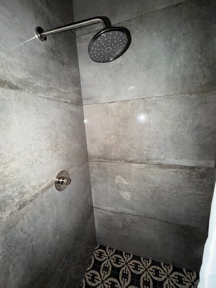 More Photos Of 402 Hyde Park Blvd, Houston Multifamily For Sale