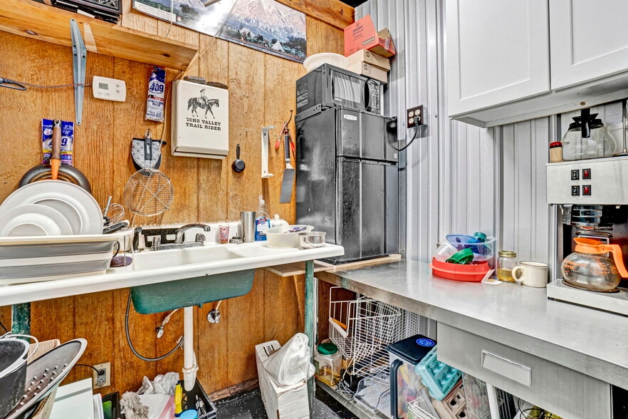 More Photos Of 4033 Geer Hwy, Cleveland General Retail For Sale