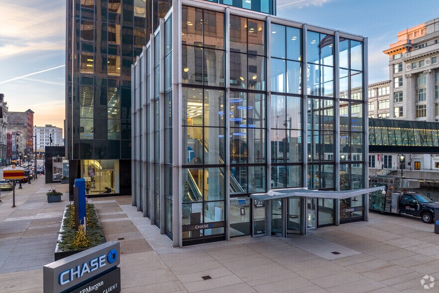 Primary Photo Of 111 E Wisconsin Ave, Milwaukee Office For Lease
