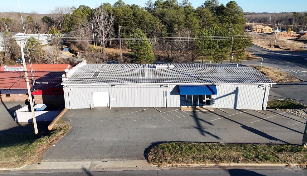 More Photos Of 2304 N Chester St, Gastonia Warehouse For Lease