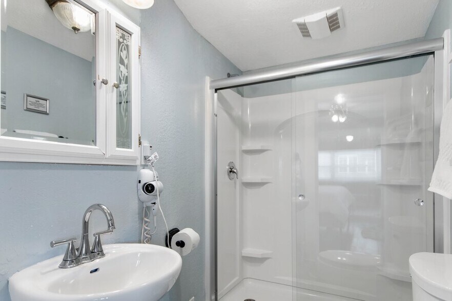 More Photos Of 532 Beach Dr NE, Saint Petersburg Hospitality For Sale