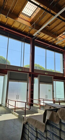 More Photos Of 1403-1411 Santee St, Los Angeles Storefront For Lease