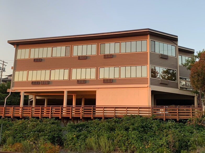 More Photos Of 1111 W Holly St, Bellingham Office For Lease