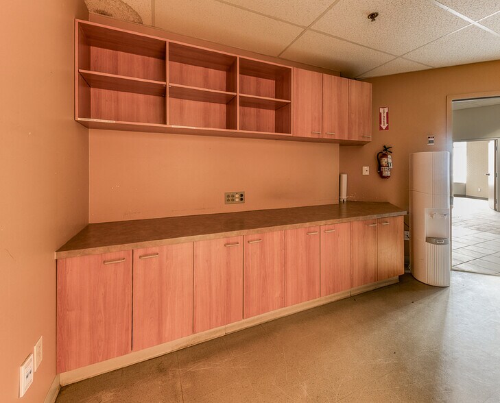 More Photos Of 169-173 Rue Dupont, Pont-rouge Freestanding For Lease