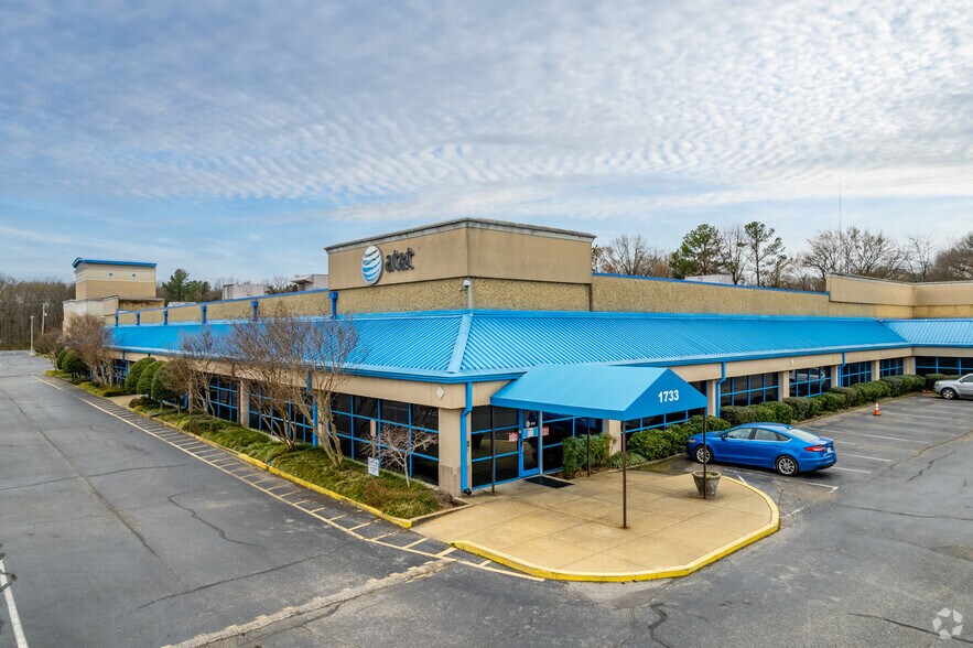 More Photos Of 1699-1735 Sycamore View Rd, Memphis Office For Sale