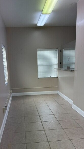 More Photos Of 1684 N Belcher Rd, Clearwater Flex For Lease