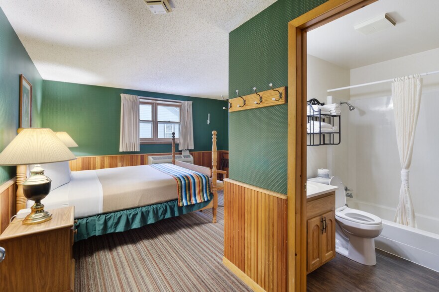 More Photos Of 4712 220th Trl, Amana Hotel For Sale