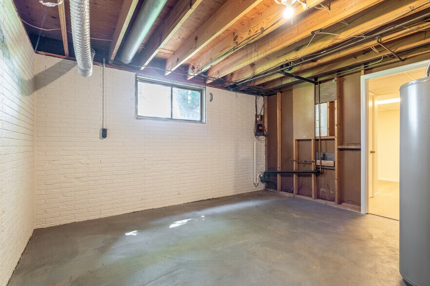 More Photos Of 210 Anderson Ln, Belleville Multifamily For Sale