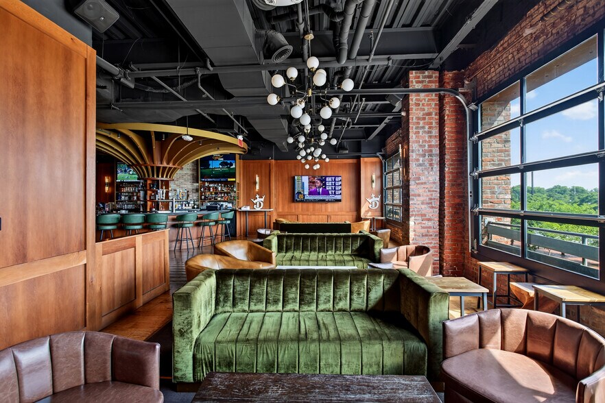 More Photos Of 128-130 2nd Ave N, Nashville Bar For Sale