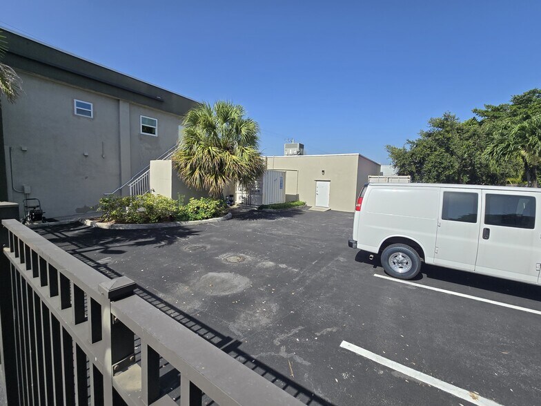 More Photos Of 1583 E Oakland Park Blvd, Oakland Park Freestanding For Sale